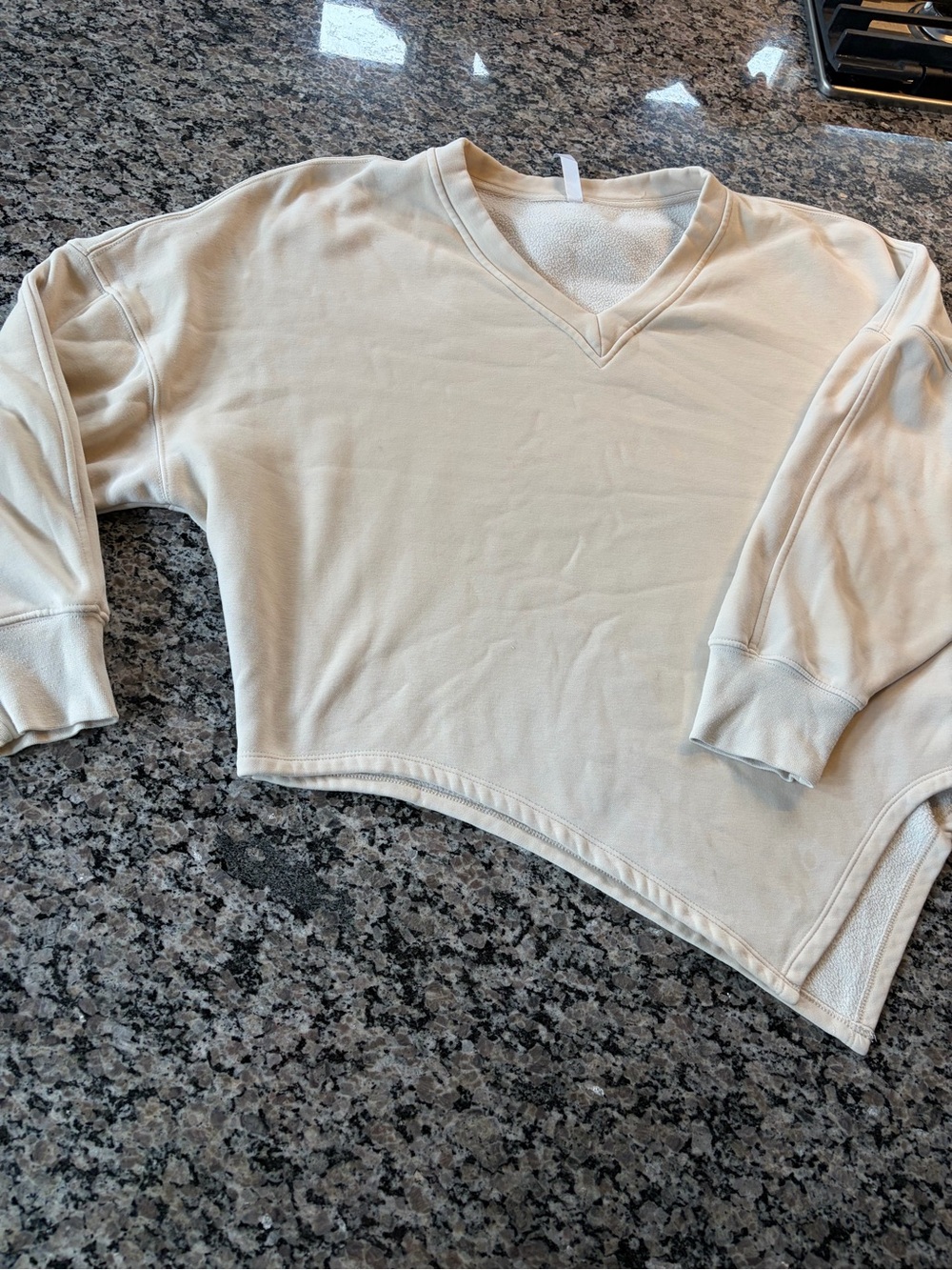 Relaxed V-Neck Pullover Top in Cream
